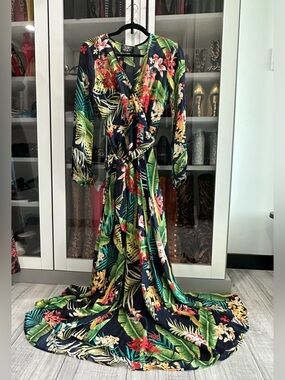 NEW The Moon boutique brand Floral Tropical  Maxi Dress Sz Small $100 Resort